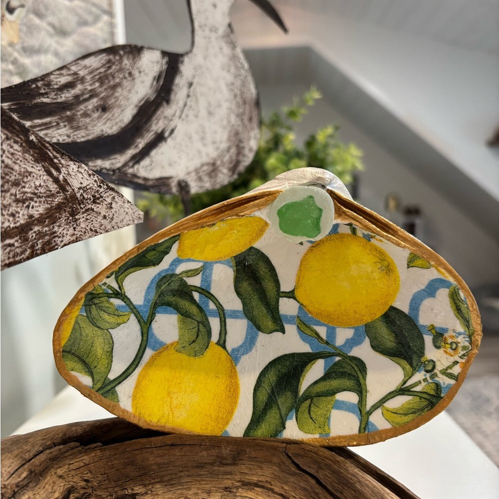Lemon Patterned Decorative Clamshell